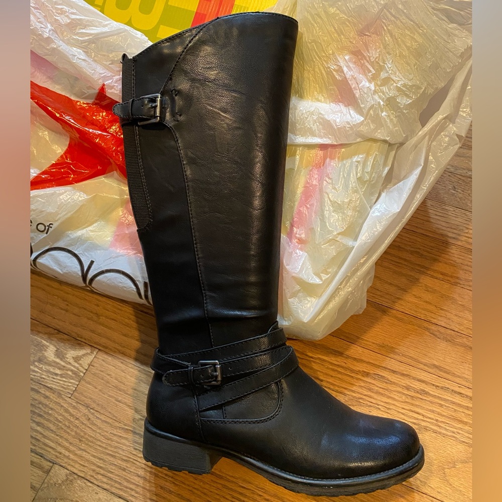 Bare traps boots